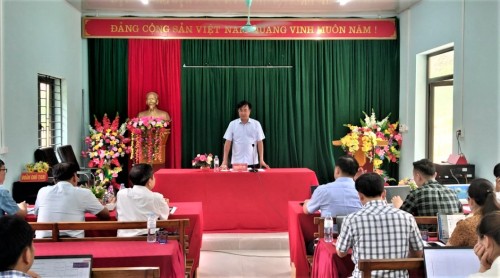 Chủ tịch UBND huyện Bắc Quang Phùng Viết Vinh làm việc tại xã Đồng Tiến