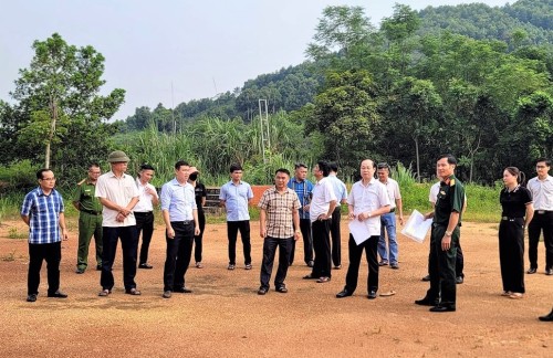 Đồng chí Hà Việt Hưng – Bí thư Huyện ủy làm việc tại xã Vĩnh Hảo