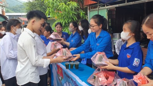 Tuổi trẻ huyện Bắc Quang với chương trình tiếp sức mùa thi
