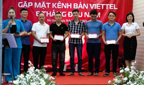 Viettel  Bắc Quang trao thưởng các kênh bán hàng suất sắc