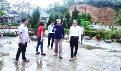 Đồng chí Nguyễn Đức Tính   Phó văn phòng NTM tỉnh làm việc tại xã Tân Lập