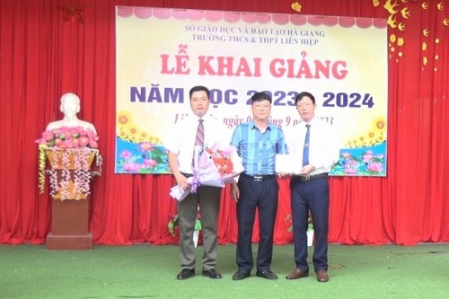 Phó chủ tịch Thường trực UBND huyện Bắc Quang dự khai giảng Trường  THCS&THPT Liên Hiệp