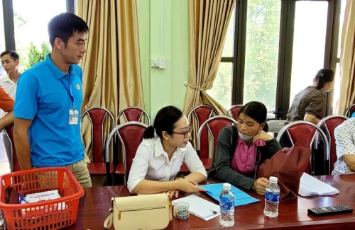 Hội đồng BTHT&TĐC huyện Bắc Quang chi trả tiền hỗ trợ hộ dân thôn Tân Tiến – Hùng An bị ảnh hưởng Dự án Cao tốc Tuyên Quang - Hà Giang (giai đoạn 1)