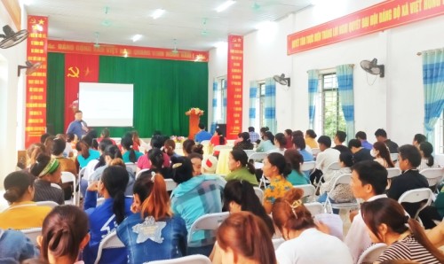 Trung tâm giưới thiệu việc làm của tỉnh tuyên truyền tư vấn giới thiệu việc làm tại xã Việt Hồng