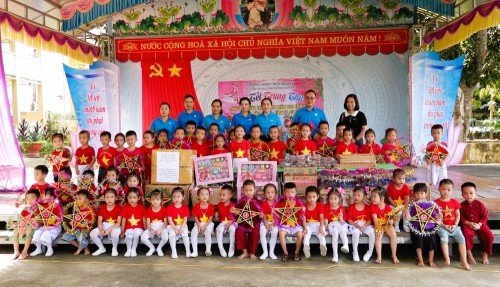LĐLĐ huyện Bắc Quang tặng quà vui tết trung thu tại Trường Mầm Non Liên hiệp