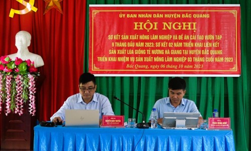 Ảnh  Đồng chí Nguyễn Đàm Thuyên Pct UBND huyện chủ trì hội nghị