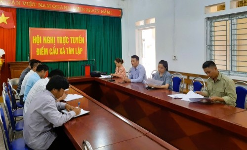 Phòng Lao động - TB&XH huyện kiểm tra tiến độ công tác rà soát hộ nghèo tại xã Tân Lập