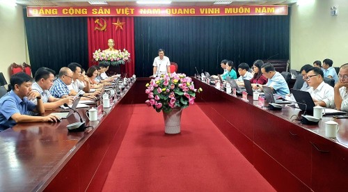Chủ tịch UBND huyện Phùng Viết Vinh kết luận cuộc họp