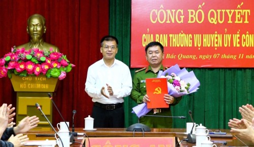 Huyện ủy Bắc Quang công bố các Quyết định về công tác cán bộ