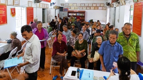 Khám, tư vấn sức khoẻ miễn phí cho người cao tuổi tại xã tân Quang