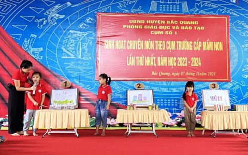 Phòng Giáo dục và Đào tạo huyện Bắc Quang tổ chức sinh hoạt chuyên môn theo cụm trường đối với cấp học mầm non lần thứ nhất, năm học 2023-2024