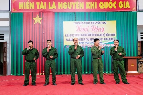 Trường THCS Nguyễn Trãi tổ chức hoạt động giáo dục truyền thống: Noi gương anh bộ đội Cụ Hồ