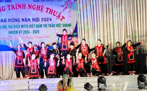 Giao lưu nghệ thuật đón chào năm mới 2024 và Chào mừng Đại hội Đại biểu MTTQ thị trấn Việt Quang, nhiệm kỳ 2024-2029