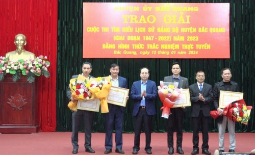 Bắc Quang trao giải Cuộc thi tìm hiểu Lịch sử Đảng bộ huyện Bắc Quang (giai đoạn 1947 - 2022) năm 2023 bằng hình thức trắc nghiệm trực tuyến