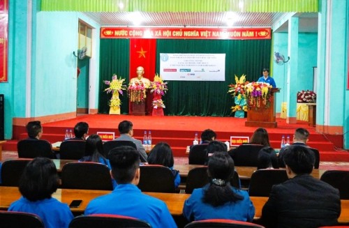 Bảo hiểm xã hội huyện Bắc Quang “Tặng sổ BHXH, thẻ BHYT cho người có hoàn cảnh khó khăn” thị trấn Việt Quang