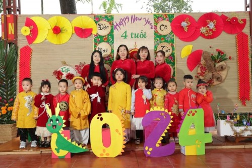 Trường Mầm Non Tân Quang tổ chức Chương trình trải nghiệm "Tết Việt" cho các bé học sinh trong trường
