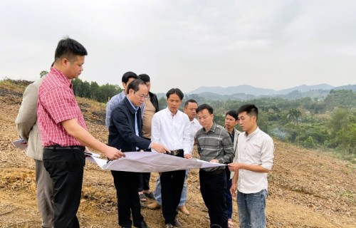 Đồng chí Bí thư Huyện ủy Bắc Quang kiểm tra tiến độ xây dựng một số công trình trên địa bàn huyện
