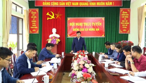 Chủ tịch UBND huyện Phùng Viết Vinh làm việc tại xã Hùng An