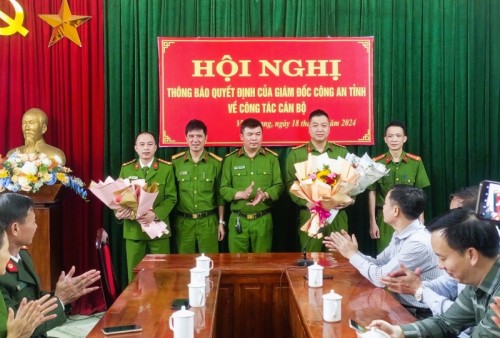 Công bố các Quyết định của Công an Tỉnh về luân chuyển, bổ nhiệm tại thị trấn Việt Quang