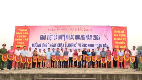 Bắc Quang: Giải Việt dã và phát động Ngày chạy olympic vì sức khỏe toàn dân năm 2024