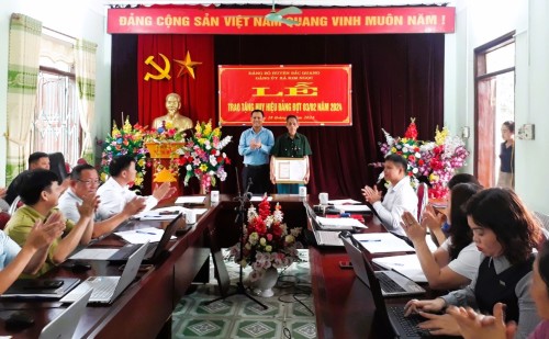 Đảng bộ xã Kim Ngọc tổ chức Lễ trao tặng Huy hiệu Đảng đợt 03/2/2024