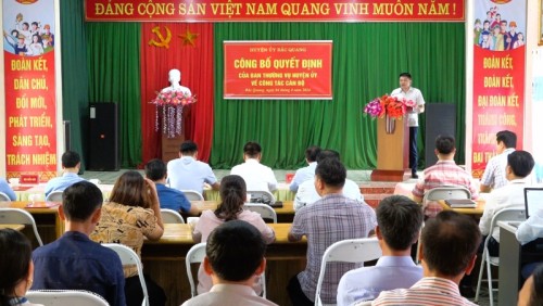 đồng chí Hoàng Kim Tuấn, Tân Phó Bí thư Đảng ủy xã Vô Điếm phát biểu nhận nhiệm vụ