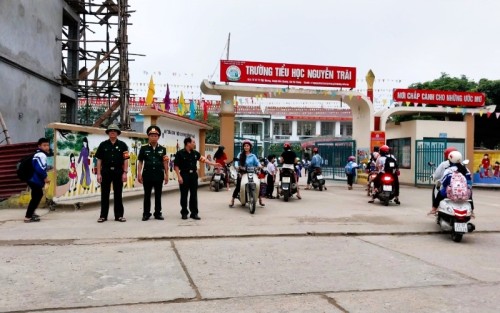 Hội CCB thị trấn Việt Quang triển khai mô hình “Cổng trường đảm bảo an toàn giao thông”