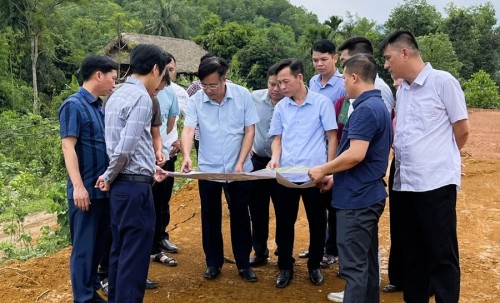 Chủ tịch UBND huyện BQ Phùng Viết Vinh, kiểm tra Dự án sân vận động và nhà thi đấu đa năng