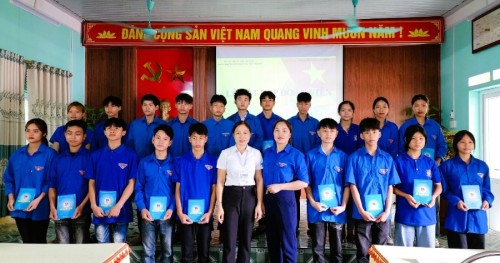 Đoàn xã Tân Thành kết nạp 22 đoàn viên mới