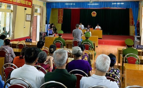 Tòa án nhân huyện Bắc Quang xét xử vụ án chống người thi hành công vụ tại thị trấn Vĩnh Tuy