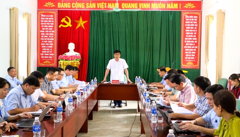 Chủ tịch UBND huyện Bắc Quang Phùng Viết Vinh kiểm tra tình hình...
