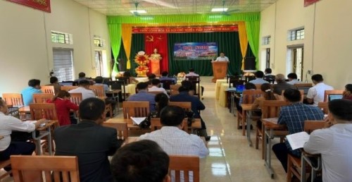 Đ/c Nguyễn Đàm Thuyên - Phó Chủ tịch Uy ban nhân dân huyện phát biểu, quán triệt tại hội nghị tập huấn