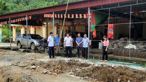 Chủ tịch UBND huyện kiểm tra tiến độ xây dựng nhà lớp học Trường MN Thượng Bình