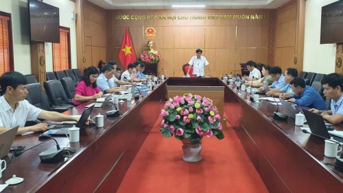 Chủ tịch UBND huyện Phùng Viết Vinh kết luận cuộc họp