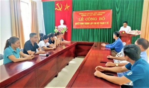 Lễ công bố Quyết định thành lập Chi bộ Trạm Y tế xã Việt Hồng.