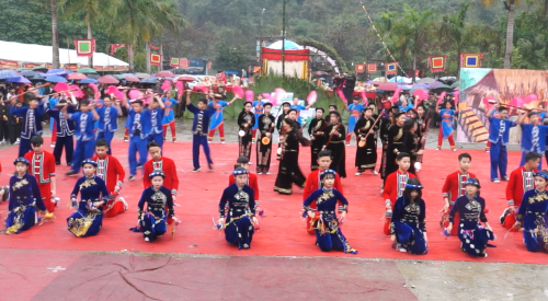 Lễ hội Lồng Tồng của huyện Bắc Quang được tổ chức vào tháng Giêng hàng năm