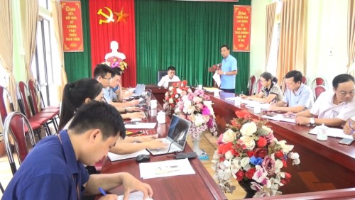 Phó Bí thư Thường trực Huyện ủy Bắc Quang Lương Tiên Dũng làm việc tại xã Hùng An