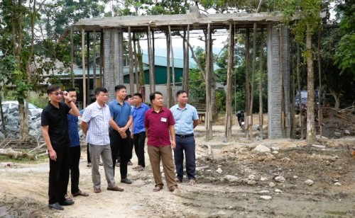 Phó Chủ tịch Thường trực UBND huyện Bắc Quang kiểm tra các công trình dự án tại xã Hữu Sản
