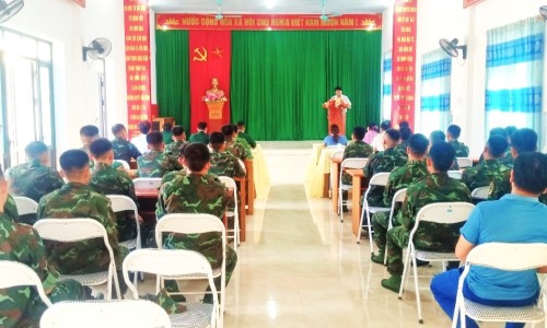 Trung đoàn 877 hành quân dã ngoại thực hiện công tác dân vận tại xã Việt Hồng