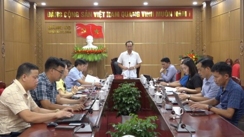 Bí thư Huyện uỷ, Chủ tịch UBND huyện Hà Việt Hưng kết luận cuộc họp
