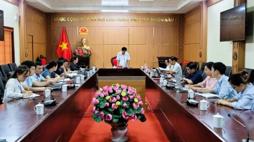 Chủ tịch UBND huyện Bắc Quang Phùng Viết Vinh làm việc với Phòng Tài chính – Kế hoạch