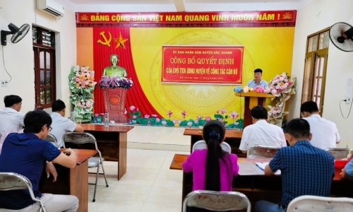 UBND huyện Bắc Quang công bố Quyết định về công tác cán bộ các đơn vị trường học