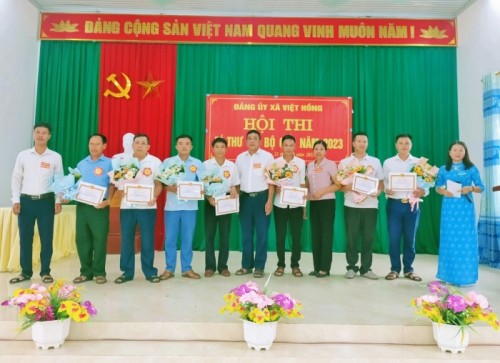 Hội thi Bí thư chi bộ giỏi xã Việt Hồng năm 2023 thành công tốt đẹp