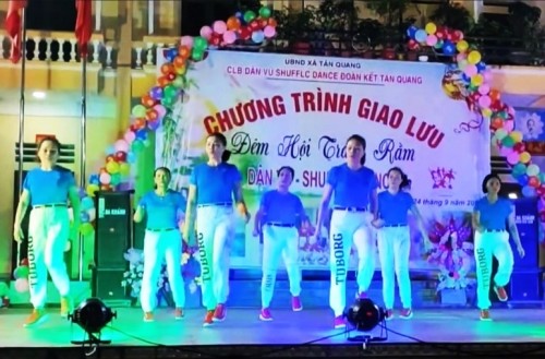 Các Câu lạc bộ dân vũ xã Tân Quang giao lưu Đêm hội Trăng rằm chào đón Tết Trung thu 2023