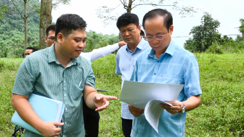 Bí thư Huyện uỷ Bắc Quang Hà Việt Hưng kiểm tra dự án sắp xếp, bố trí ổn định dân cư tập trung tại xã Đức Xuân