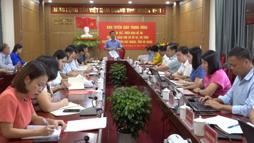 Ban Tuyên giáo Trung ương khảo sát triển khai đề án trang bị sách cho cơ sở xã, thị trấn trên địa bàn huyện Bắc Quang