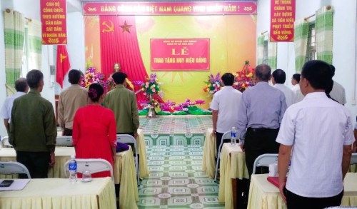 Xã Tiên Kiều tổ chức trao Huy hiệu Đảng đợt mùng 7 tháng 11 năm 2023