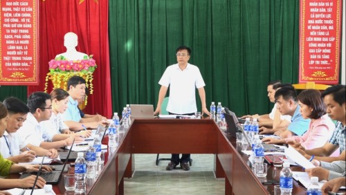 Chủ tịch UBND huyện Phùng Viết Vinh làm việc với xã Vĩnh Phúc và thôn Thượng An xã Đồng Yên