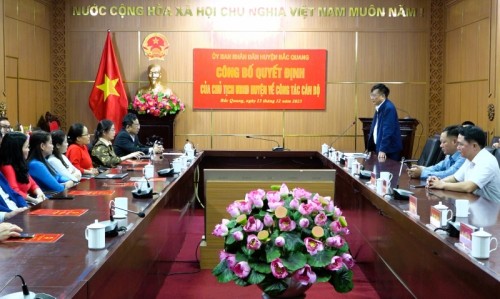UBND huyện Bắc Quang công bố các Quyết định về công tác cán bộ các trường học