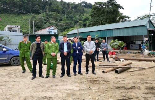 Phó Chủ tịch UBND huyện Kiểm tra các điểm mỏ khai thác, tập kết cát, sỏi trên địa bàn thị trấn Vĩnh Tuy